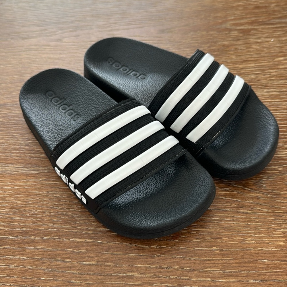 11T adidas slides